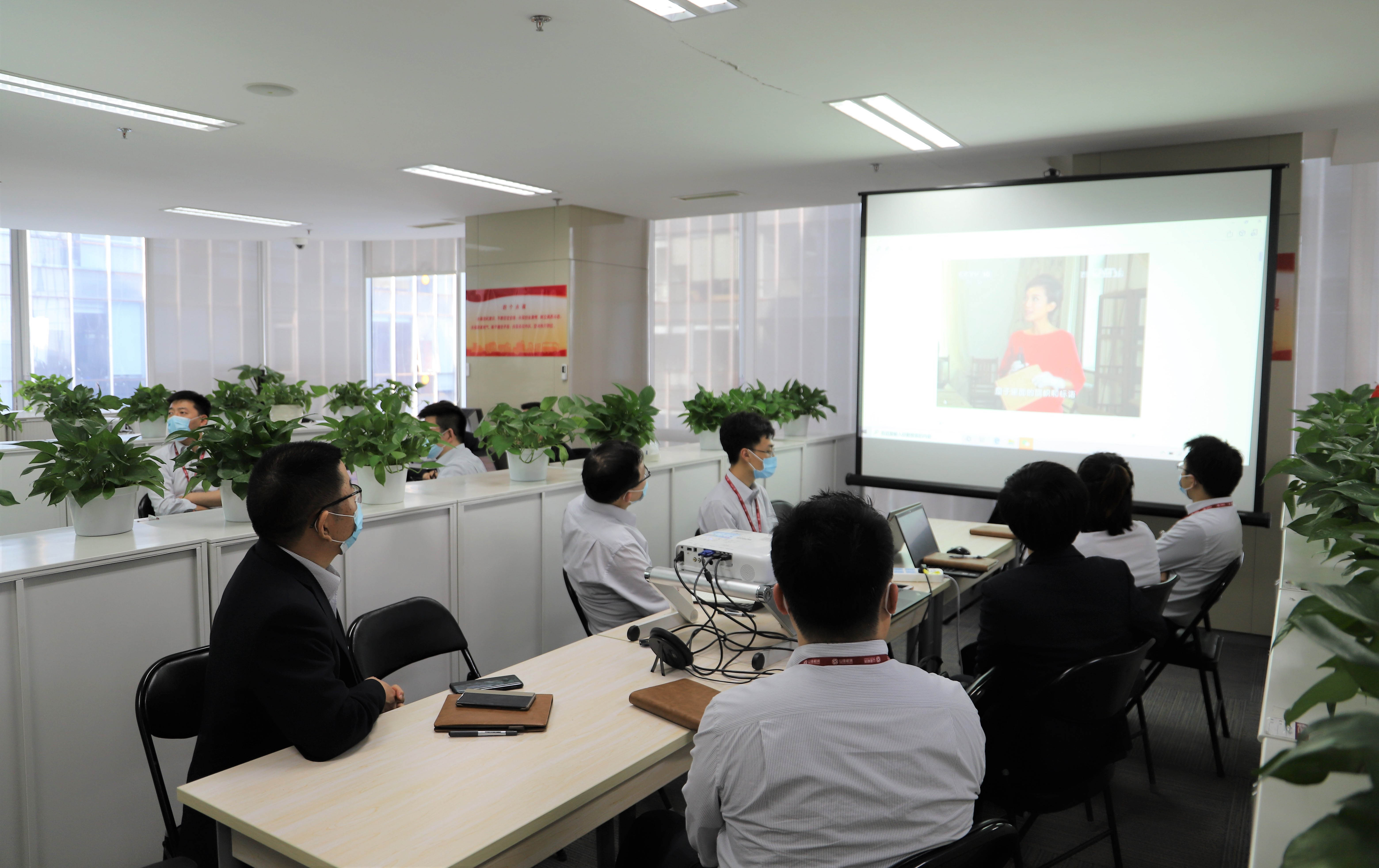 財(cái)務(wù)黨小組-web.jpg 財(cái)務(wù)黨小組-web.jpg